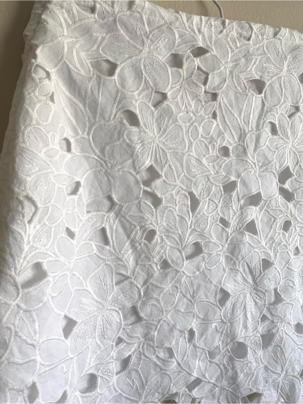 Cara Cara Alessandra White Floral Eyelet Lace Mini Skirt Scalloped Hem - Picture 3 of 9